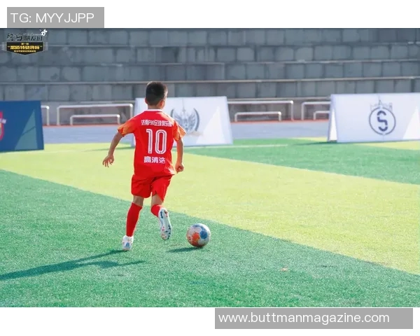 成都足球队灵活性创新高引发全国关注展现足球新风貌 成都足球队灵活性创新高引发全国关注展现足球新风貌