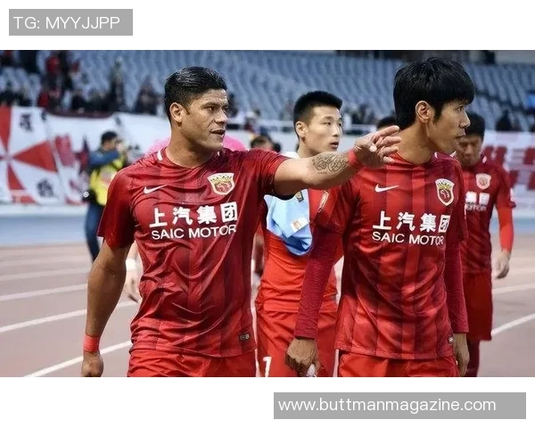 足球明星喜结良缘正式宣布婚讯引发球迷热议与祝福 足球明星喜结良缘正式宣布婚讯引发球迷热议与祝福