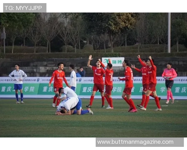 重庆足球队在冠军赛中的耐力展现与战术分析 重庆足球队在冠军赛中的耐力展现与战术分析