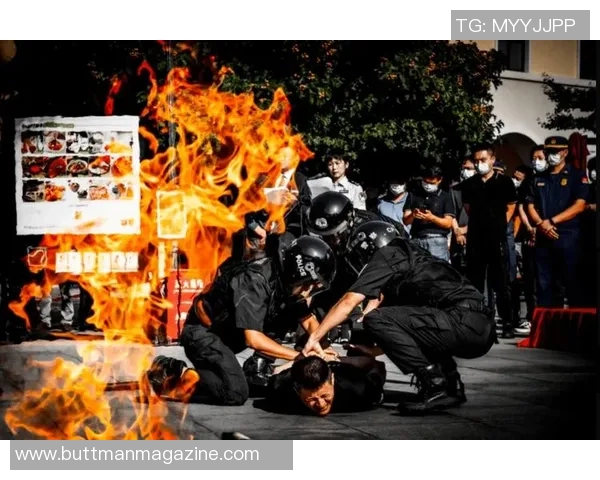 重庆足球队防反战术解析及其在联赛中的应用探讨 重庆足球队防反战术解析及其在联赛中的应用探讨