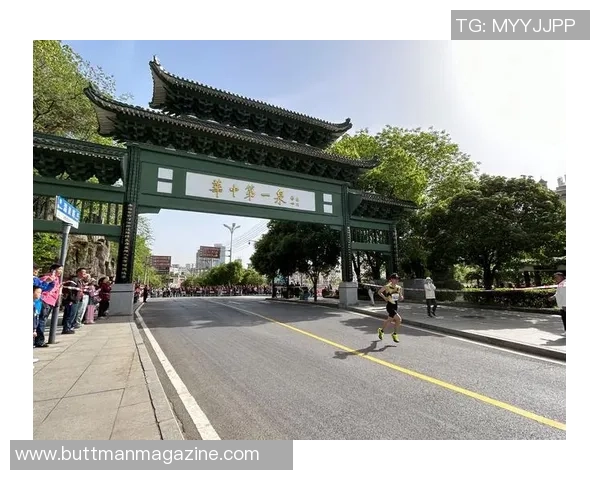 城市马拉松特别报道:成都滑板队的逆袭之旅 城市马拉松特别报道:成都滑板队的逆袭之旅